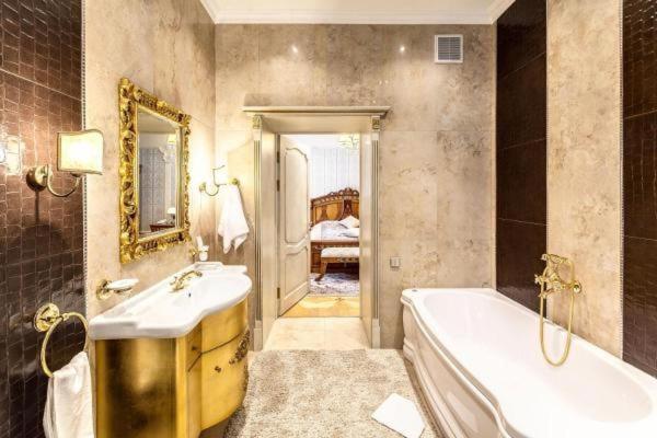 Vip Apartments Dipservice Hall Minsk Bagian luar foto